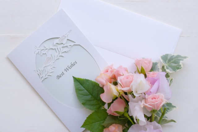 ブーケとグリーティングカード